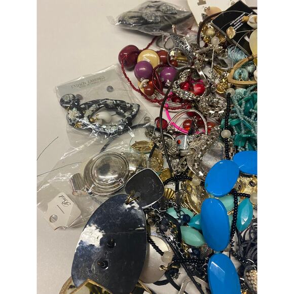 Mixed Jewelry Parts Box 3 Pounds Craft Parts Broken & Whole - Picture 4 of 10